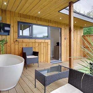 Little Paddock Lodge